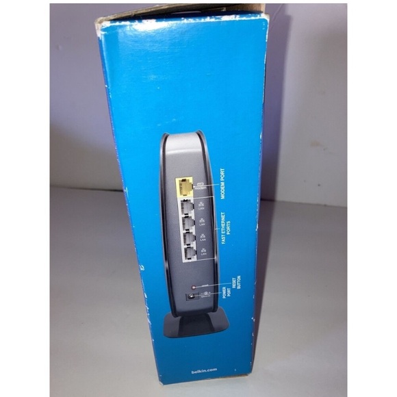 Belkin N450 DB 4-Port 10/100 Wi-Fi Dual-Band N Router (F9K1105) - Picture 2 of 4